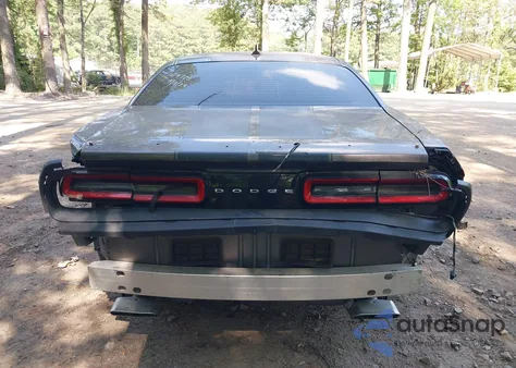 2015 Dodge Challenger Srt 392 из США, поврежденный, VIN 2C3CDZDJ1FH910676